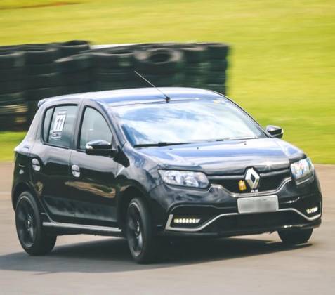 RENAULT SANDERO 2.0 16V HI-FLEX RS MANUAL RENAULT SANDERO 2.0 16V HI-FLEX RS MANUAL
